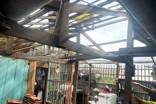 Mưa giông gây thiệt hại 36 căn nhà ở TP. Long Xuyên và Chợ Mới