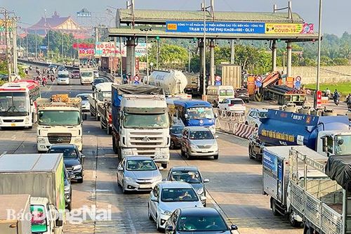 Xe đông đúc trên các quốc lộ sáng ngày đầu nghỉ lễ