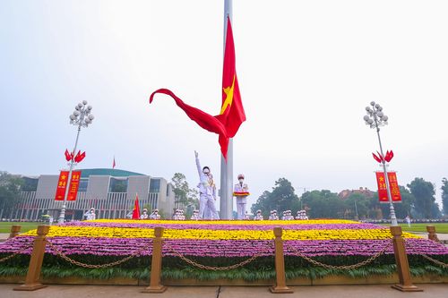 Trang nghiêm nghi lễ thượng cờ ngày Quốc khánh ở quảng trường Ba Đình