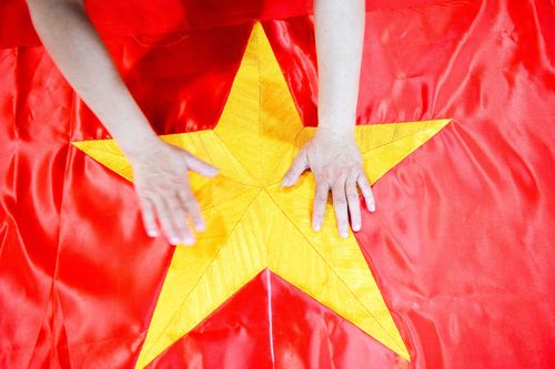 Cận cảnh làng nghề đặc biệt với 77 năm may cờ Tổ quốc ở Thủ đô