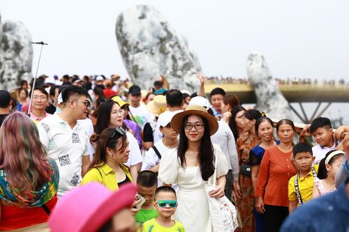 Đà Nẵng, Hội An chật kín du khách