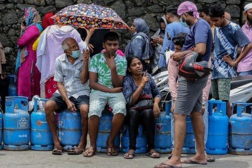 Cựu tổng thống Sri Lanka sẽ về nước, Bộ trưởng Tài chính được phép ra nước ngoài
