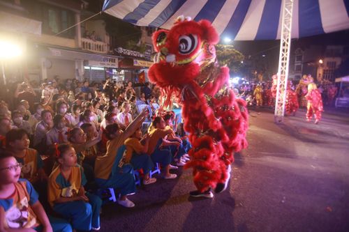 Tưng bừng lễ hội Trung thu phố cổ