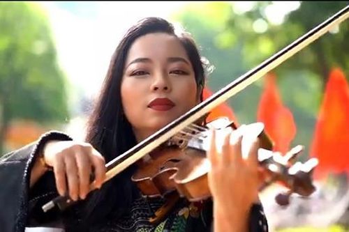 Nghệ sĩ violin Trịnh Minh Hiền thăng hoa cùng Quốc ca