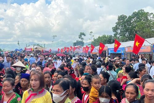 Sôi nổi Ngày hội Văn hóa dân tộc Mông tại huyện biên giới Nậm Pồ