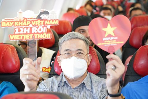 Vietjet chào mừng Quốc khánh 2/9 với rực rỡ cờ hoa trên các chuyến bay