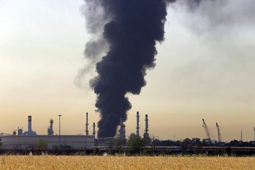 Nổ nhà máy lọc dầu của Iran