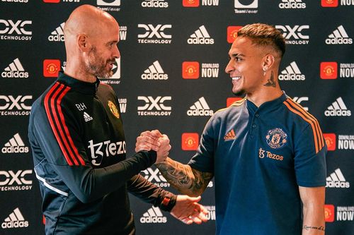 Tân binh trị giá 100 triệu euro ra mắt đồng đội ở Man United