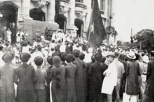 Đóng góp của những nhà giàu trong ngày khai mạc Tuần lễ Vàng năm 1945