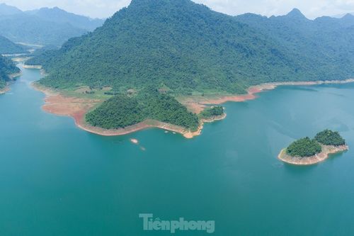 'Vịnh Hạ Long giữa chốn đại ngàn' đẹp như tranh