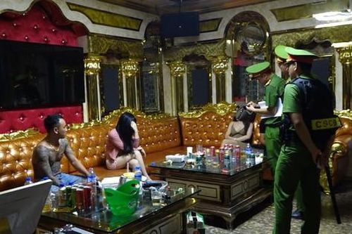 Đột kích karaoke Thiên Đường II, phát hiện nhiều dân chơi đang 'bay lắc'