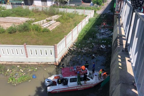 Tá hỏa phát hiện thi thể phân hủy trôi trên sông Bạc Liêu – Cà Mau