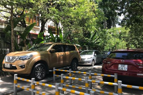 Phố kiểu mẫu, đường dành riêng cho người đi bộ ở Hà Nội bị chiếm dụng làm nơi đỗ xe