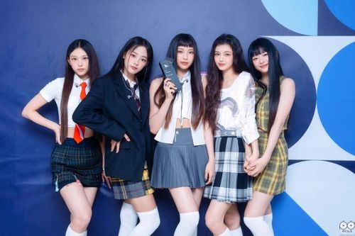 Tân binh của Kpop bất ngờ đánh bại BlackPink, TWICE