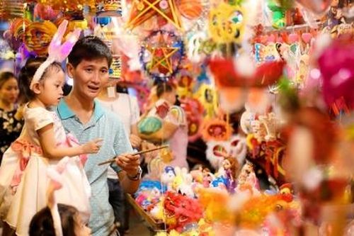 Đồ chơi bạo lực, chứa chất độc trước thềm Tết Trung thu, bủa vây trẻ em