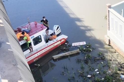 Ra sông giặt đồ, phát hiện thi thể lập lờ trên mặt nước