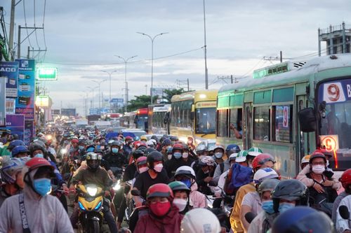 TP HCM kẹt xe nhiều ngả đường