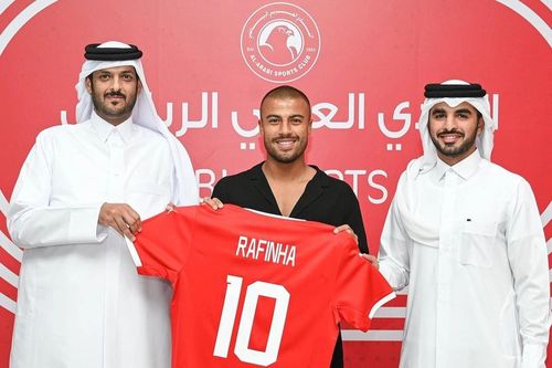 PSG đẩy cựu tiền vệ Barca sang Qatar