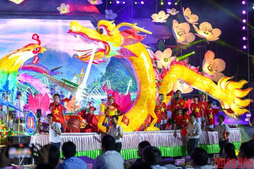 Lung linh sắc màu Đêm hội Thành Tuyên