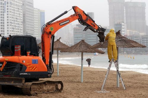 Siêu bão áp sát, Nhật Bản sơ tán dân, hủy hàng loạt chuyến bay