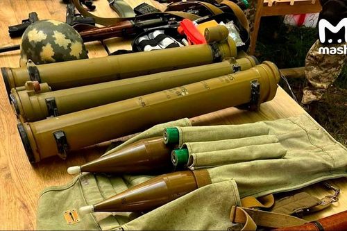 Bé trai Ukraine bắn súng phóng lựu vào anh trai, nhiều người bị thương