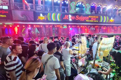 Trung tâm TPHCM chật cứng người dạo chơi dịp lễ Quốc khánh