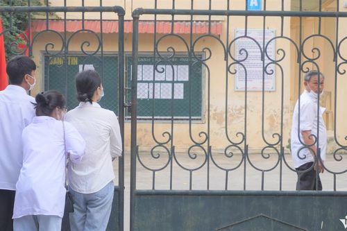 Hàng chục học sinh ở Thanh Hóa không được vào trường dự khai giảng