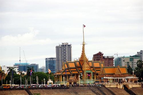 Quảng trường sông bốn mặt