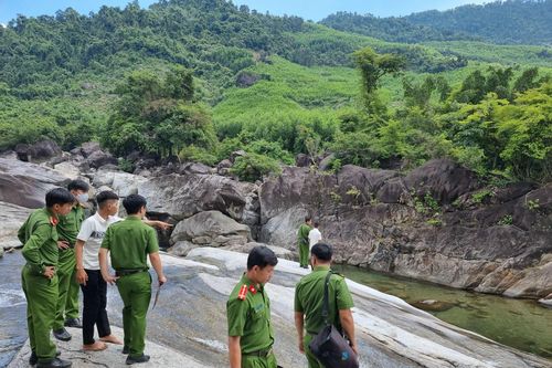 Đi tắm thác sau lễ khai giảng, 2 học sinh đuối nước tử vong