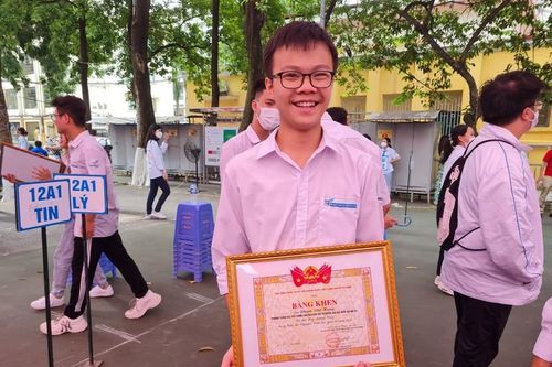 Hai chàng trai 'vàng' Olympic quốc tế: Vui, tự hào trong ngày khai giảng