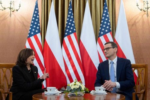 Lãnh đạo Mỹ, Ba Lan điện đàm về tình hình Ukraine, Warsaw nhận 'mưa lời khen'