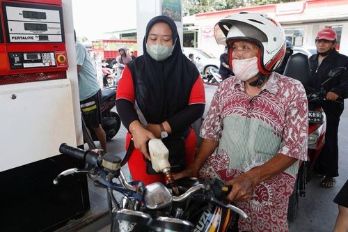Indonesia tăng giá nhiên liệu lên 30%