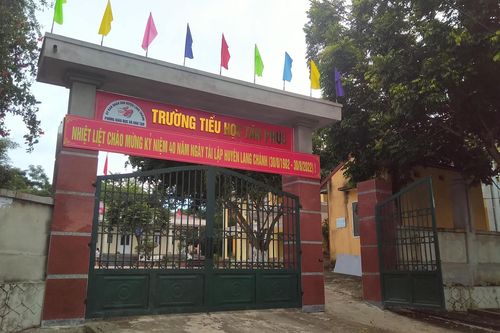 Nữ kế toán trường tiểu học bị một người đàn ông đuổi chém