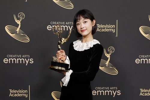 Nữ diễn viên Hàn Quốc đầu tiên đoạt thưởng Emmy danh giá