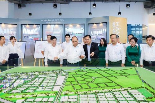 Chủ tịch nước Nguyễn Xuân Phúc thăm Khu công nghiệp VSIP Nghệ An