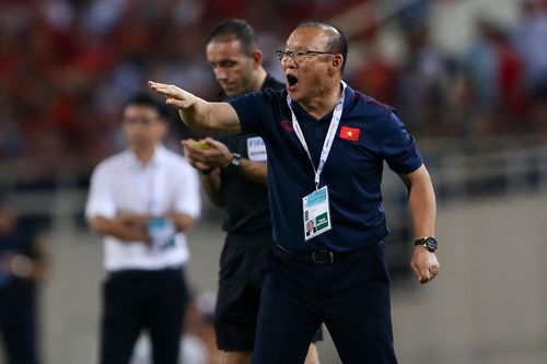 Bạo lực của V.League tăng mạnh khiến ông Park lo cho tham vọng vô địch AFF Cup 2022