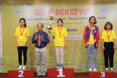 Hà Nội: Nữ sinh chuyên Toán vô địch Cờ vua quốc gia