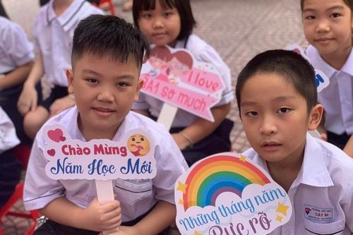 Những hình ảnh đáng nhớ về ngày khai giảng năm học mới ở Hải Phòng, Hải Dương