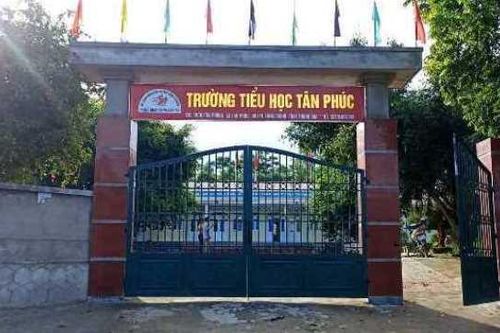 Chồng cũ vác dao tới trường chém loạn xạ nữ kế toán trước giờ khai giảng