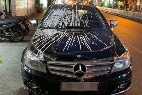 Tạt bột sắn lên xe Mercedes, 2 người phụ nữ đối diện hình phạt nào