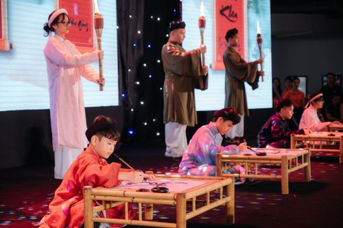 Đa sắc màu khai giảng của học sinh FPT