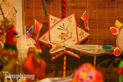 Ngắm những món đồ chơi Trung thu truyền thống từ thời 'ông bà anh'