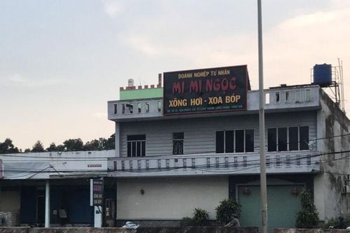 Hai cha con mua thiếu nữ 15 tuổi về ép massage kích dục cho khách