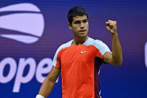 Carlos Alcaraz vào tứ kết US Open sau màn tra tấn thể lực