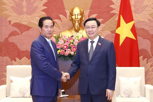 Chủ tịch Quốc hội Vương Đình Huệ tiếp Đô trưởng Phnom Penh