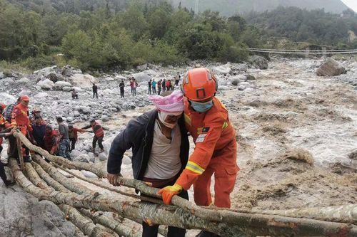 Số người thương vong trong trận động đất ở Tứ Xuyên, Trung Quốc lên hơn 300 người