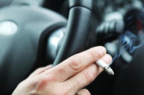 Bị ép giá khi bán xe cũ có mùi thuốc lá