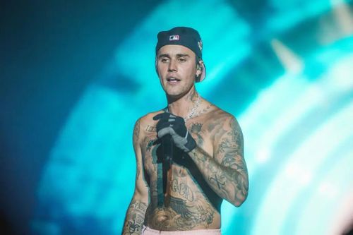 Justin Bieber kiệt quệ sức khỏe