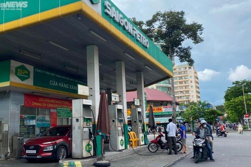 Tạm thời chưa tước giấy phép của 5 doanh nghiệp xăng dầu đầu mối