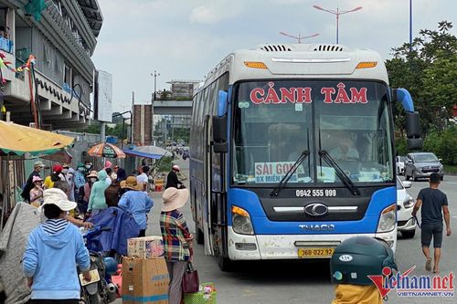 Cấm xe khách vào nội đô TP.HCM: Cần cách làm không xáo trộn đi lại của dân